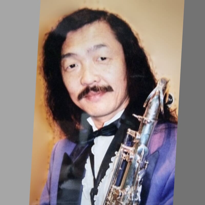 テナーサックス：平井英治尊